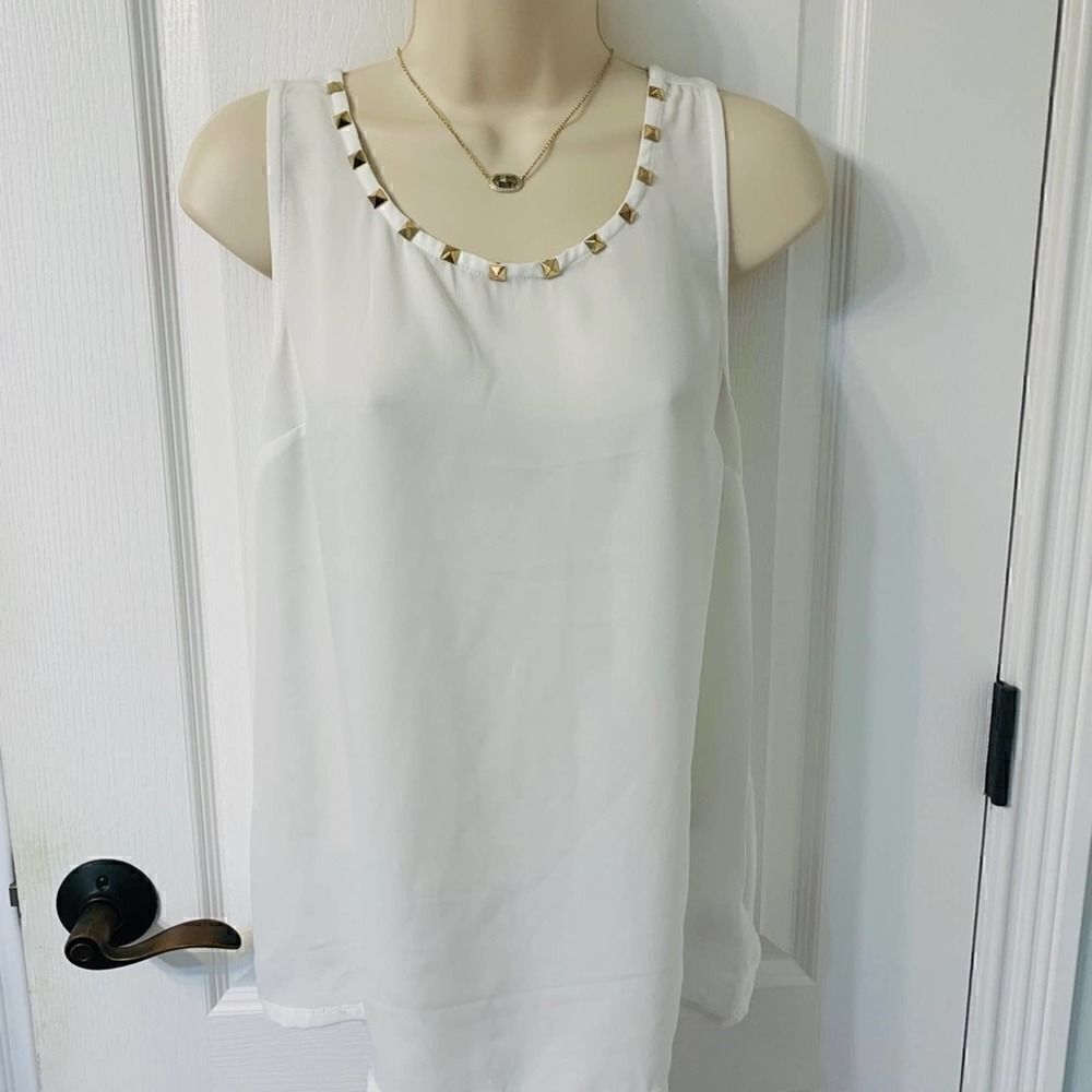 Forever 21 White Top with Golden Hardware! ☀️